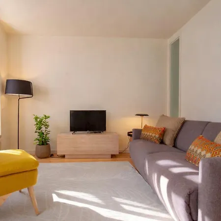 423 Garden ! Breakfast And Lunch Option ! Walk To Porto